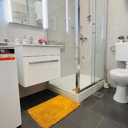 Apartmans And Madunic I Guest house