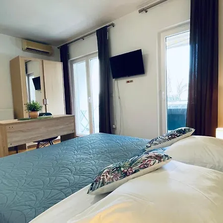 Apartmans And Madunic I Guest house